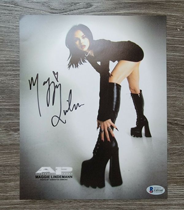 Maggie Lindemann Autographed Hand Signed Photo Beckett Authenticated S ...
